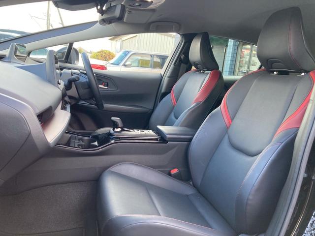 プリウス Ｚ　ＰＨＥＶ　１２．３型ディスプレイナビ　デジタルインナーミラー　トヨタチームメイト　全方位モニター　セーフティセンス　ブラインドスポットモニター　純正１９ＡＷ　パワーバックドア　寒冷地仕様　充電ケーブル（12枚目）