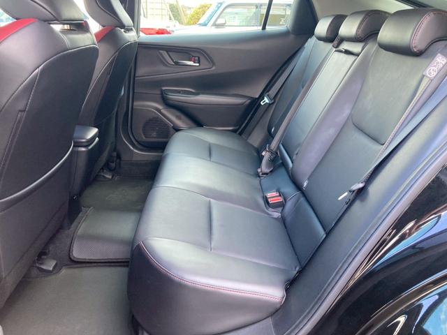 プリウス Ｚ　ＰＨＥＶ　１２．３型ディスプレイナビ　デジタルインナーミラー　トヨタチームメイト　全方位モニター　セーフティセンス　ブラインドスポットモニター　純正１９ＡＷ　パワーバックドア　寒冷地仕様　充電ケーブル（13枚目）