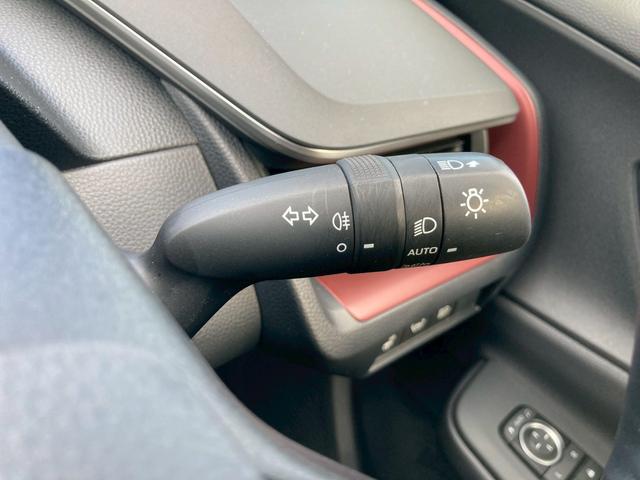 プリウス Ｚ　ＰＨＥＶ　１２．３型ディスプレイナビ　デジタルインナーミラー　トヨタチームメイト　全方位モニター　セーフティセンス　ブラインドスポットモニター　純正１９ＡＷ　パワーバックドア　寒冷地仕様　充電ケーブル（26枚目）