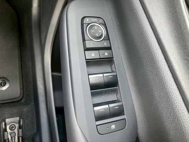 プリウス Ｚ　ＰＨＥＶ　１２．３型ディスプレイナビ　デジタルインナーミラー　トヨタチームメイト　全方位モニター　セーフティセンス　ブラインドスポットモニター　純正１９ＡＷ　パワーバックドア　寒冷地仕様　充電ケーブル（38枚目）