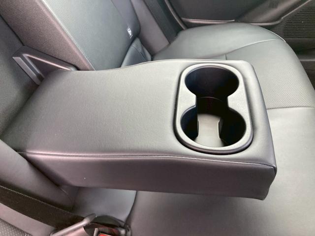 プリウス Ｚ　ＰＨＥＶ　１２．３型ディスプレイナビ　デジタルインナーミラー　トヨタチームメイト　全方位モニター　セーフティセンス　ブラインドスポットモニター　純正１９ＡＷ　パワーバックドア　寒冷地仕様　充電ケーブル（52枚目）