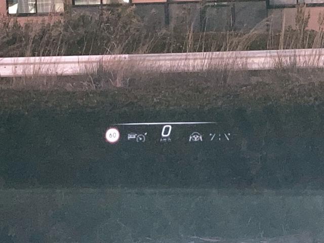 何とデジタルインテリア！リアコンフォート！リアエンターテインメント！エクスクルーシブパッケージの総額２００万のオプション付きです！この安心価格では中々出ない車両です！早い者勝ちの１台です！全国対応可能