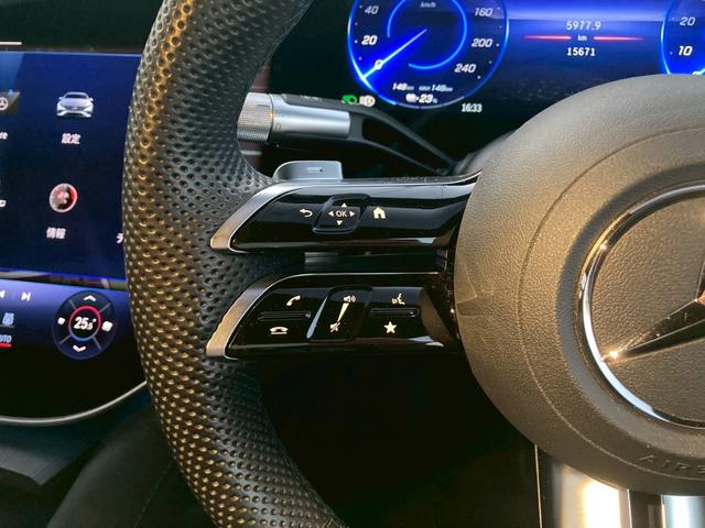 何とデジタルインテリア！リアコンフォート！リアエンターテインメント！エクスクルーシブパッケージの総額２００万のオプション付きです！この安心価格では中々出ない車両です！早い者勝ちの１台です！全国対応可能