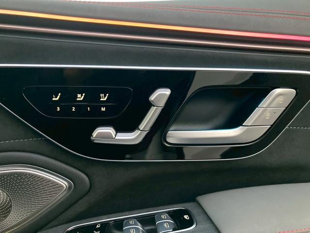 何とデジタルインテリア！リアコンフォート！リアエンターテインメント！エクスクルーシブパッケージの総額２００万のオプション付きです！この安心価格では中々出ない車両です！早い者勝ちの１台です！全国対応可能