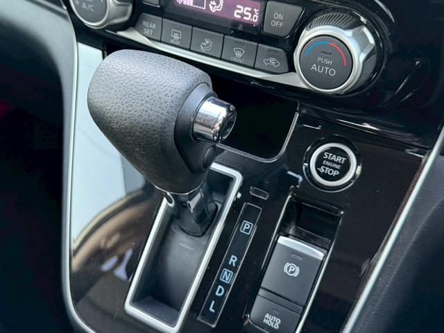 セレナ ハイウェイスターV 純正10インチナビ セーフティパックA 純正フリップダウンモニター リアオートエアコン プロパイロット ハンズフリー両側パワースライドドア クルーズコントロール 地デジTV 純正16AW DVD再生(27枚目)