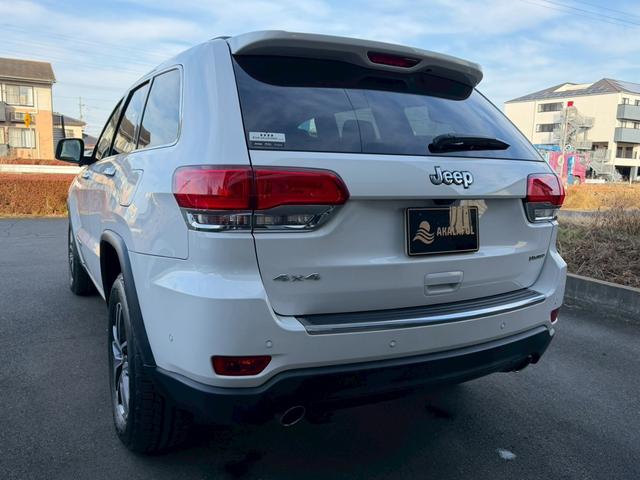 ジープ・グランドチェロキー リミテッド　純正ナビ　レザーシート　シートヒーター　バックモニター　アダプティブクルーズコントロール　アドバンストブレーキアシスト　パワーバックドア　ステアリングヒーター　ＴＶ　電動チルト　ルーフレール　禁煙車（8枚目）