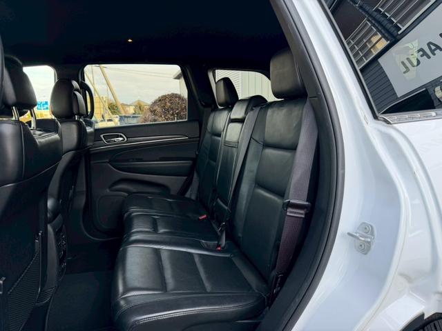 ジープ・グランドチェロキー リミテッド　純正ナビ　レザーシート　シートヒーター　バックモニター　アダプティブクルーズコントロール　アドバンストブレーキアシスト　パワーバックドア　ステアリングヒーター　ＴＶ　電動チルト　ルーフレール　禁煙車（13枚目）