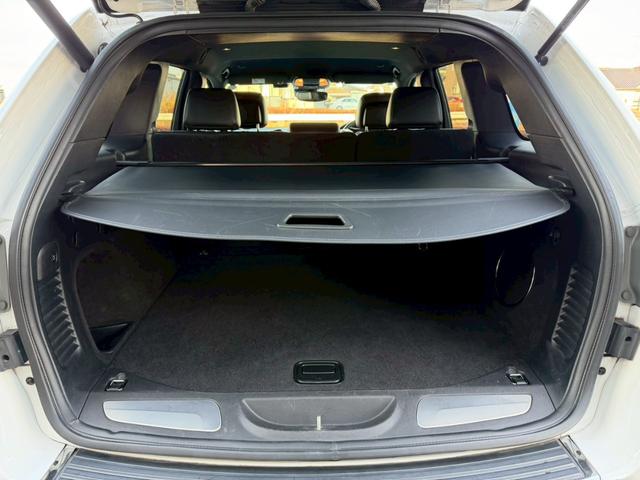 ジープ・グランドチェロキー リミテッド　純正ナビ　レザーシート　シートヒーター　バックモニター　アダプティブクルーズコントロール　アドバンストブレーキアシスト　パワーバックドア　ステアリングヒーター　ＴＶ　電動チルト　ルーフレール　禁煙車（15枚目）