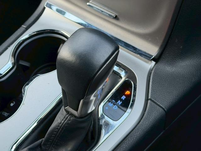 ジープ・グランドチェロキー リミテッド　純正ナビ　レザーシート　シートヒーター　バックモニター　アダプティブクルーズコントロール　アドバンストブレーキアシスト　パワーバックドア　ステアリングヒーター　ＴＶ　電動チルト　ルーフレール　禁煙車（25枚目）