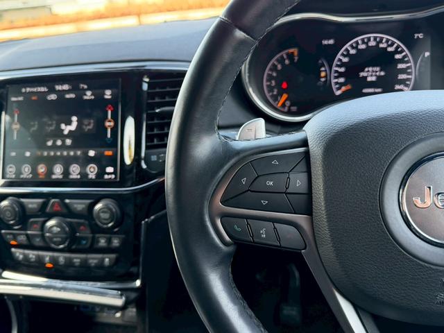 ジープ・グランドチェロキー リミテッド　純正ナビ　レザーシート　シートヒーター　バックモニター　アダプティブクルーズコントロール　アドバンストブレーキアシスト　パワーバックドア　ステアリングヒーター　ＴＶ　電動チルト　ルーフレール　禁煙車（35枚目）