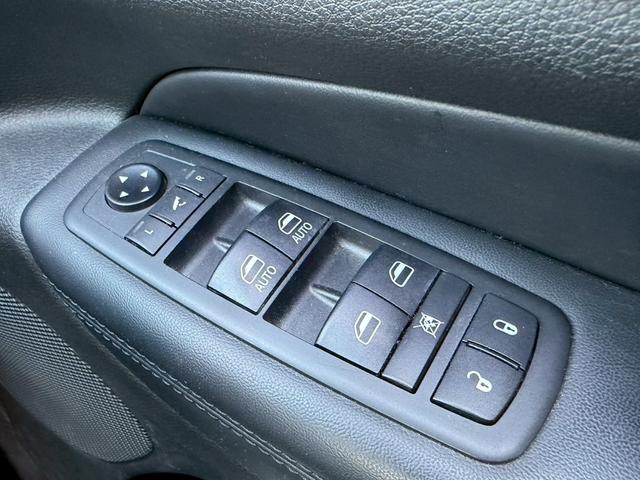 ジープ・グランドチェロキー リミテッド　純正ナビ　レザーシート　シートヒーター　バックモニター　アダプティブクルーズコントロール　アドバンストブレーキアシスト　パワーバックドア　ステアリングヒーター　ＴＶ　電動チルト　ルーフレール　禁煙車（43枚目）