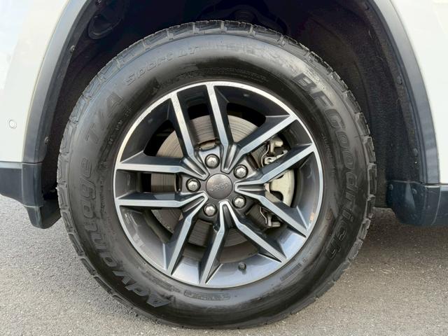 ジープ・グランドチェロキー リミテッド　純正ナビ　レザーシート　シートヒーター　バックモニター　アダプティブクルーズコントロール　アドバンストブレーキアシスト　パワーバックドア　ステアリングヒーター　ＴＶ　電動チルト　ルーフレール　禁煙車（65枚目）