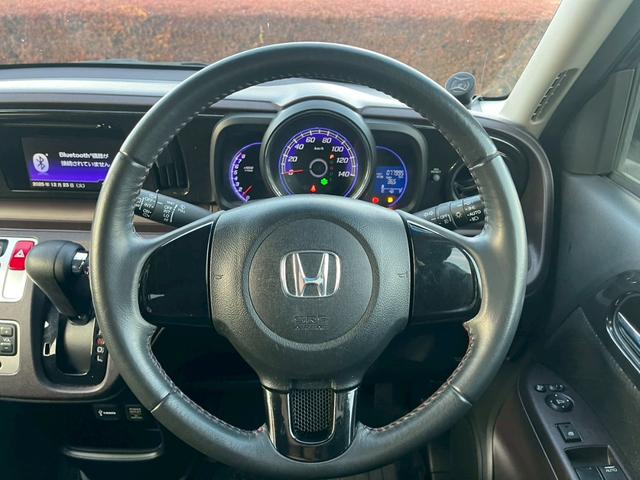 N-ONE プレミアム・Lパッケージ 純正ディスプレイオーディオ (スマートフォン連携) HIDヘッドランプ スマートキー SRSエアバック ドライブレコーダー オートエアコン 純正14AW アイドリングストップシステム 革巻きステア(17枚目)