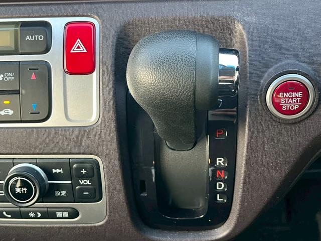 N-ONE プレミアム・Lパッケージ 純正ディスプレイオーディオ (スマートフォン連携) HIDヘッドランプ スマートキー SRSエアバック ドライブレコーダー オートエアコン 純正14AW アイドリングストップシステム 革巻きステア(25枚目)