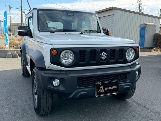 ジムニーシエラ ＪＣ　ナビ　バックモニター　ＴＶ　シートヒーター　背面タイヤ　セーフティサポート　クルーズコントロール　ＬＥＤヘッドランプ　オートライト　純正１５ＡＷ　プッシュスタート　純正シートカバー　禁煙車　バイザー（3枚目）