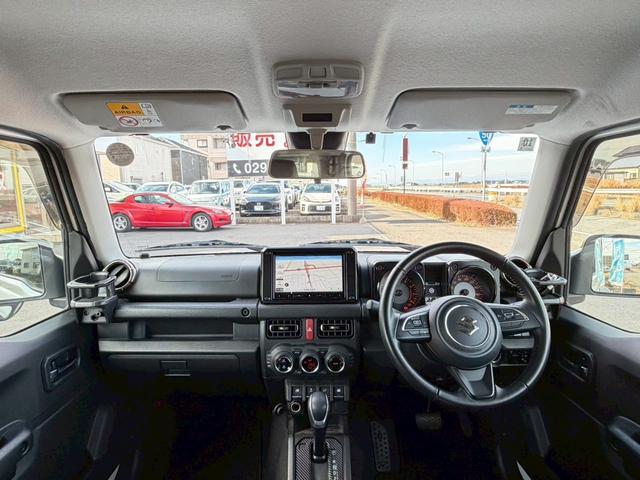 ジムニーシエラ ＪＣ　ナビ　バックモニター　ＴＶ　シートヒーター　背面タイヤ　セーフティサポート　クルーズコントロール　ＬＥＤヘッドランプ　オートライト　純正１５ＡＷ　プッシュスタート　純正シートカバー　禁煙車　バイザー（14枚目）