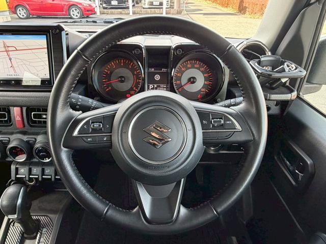 ジムニーシエラ ＪＣ　ナビ　バックモニター　ＴＶ　シートヒーター　背面タイヤ　セーフティサポート　クルーズコントロール　ＬＥＤヘッドランプ　オートライト　純正１５ＡＷ　プッシュスタート　純正シートカバー　禁煙車　バイザー（15枚目）