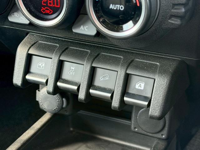 ジムニーシエラ ＪＣ　ナビ　バックモニター　ＴＶ　シートヒーター　背面タイヤ　セーフティサポート　クルーズコントロール　ＬＥＤヘッドランプ　オートライト　純正１５ＡＷ　プッシュスタート　純正シートカバー　禁煙車　バイザー（22枚目）