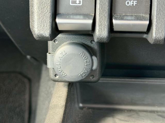 ジムニーシエラ ＪＣ　ナビ　バックモニター　ＴＶ　シートヒーター　背面タイヤ　セーフティサポート　クルーズコントロール　ＬＥＤヘッドランプ　オートライト　純正１５ＡＷ　プッシュスタート　純正シートカバー　禁煙車　バイザー（23枚目）