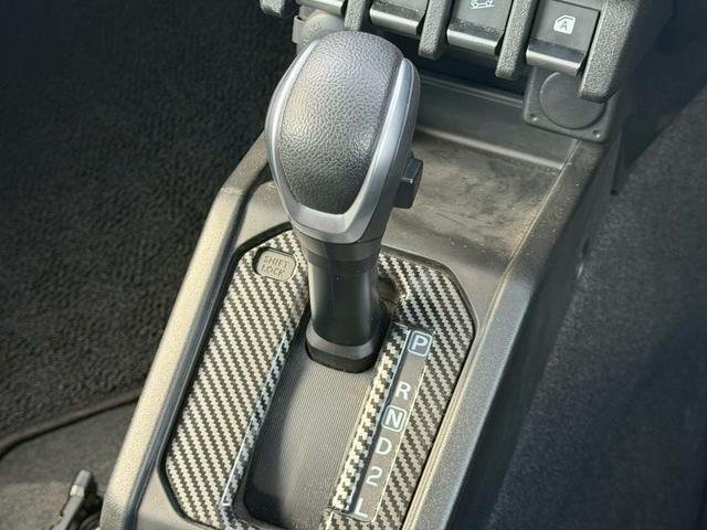 ジムニーシエラ ＪＣ　ナビ　バックモニター　ＴＶ　シートヒーター　背面タイヤ　セーフティサポート　クルーズコントロール　ＬＥＤヘッドランプ　オートライト　純正１５ＡＷ　プッシュスタート　純正シートカバー　禁煙車　バイザー（24枚目）