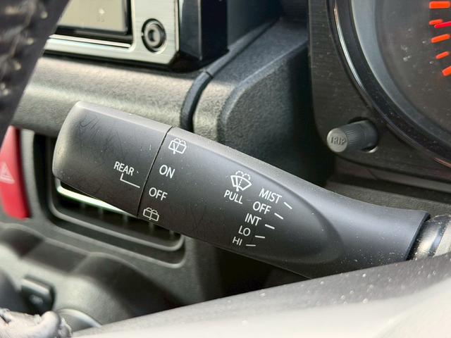 ジムニーシエラ ＪＣ　ナビ　バックモニター　ＴＶ　シートヒーター　背面タイヤ　セーフティサポート　クルーズコントロール　ＬＥＤヘッドランプ　オートライト　純正１５ＡＷ　プッシュスタート　純正シートカバー　禁煙車　バイザー（29枚目）