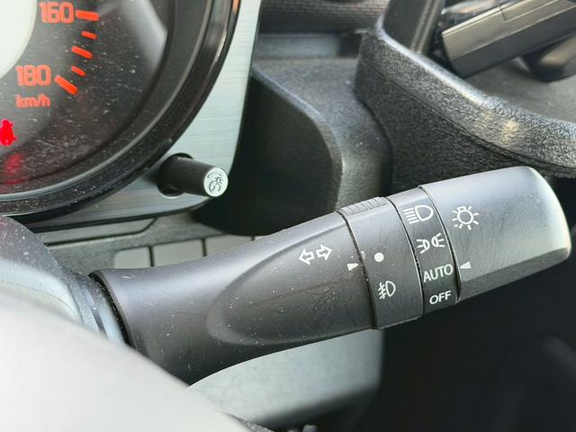 ジムニーシエラ ＪＣ　ナビ　バックモニター　ＴＶ　シートヒーター　背面タイヤ　セーフティサポート　クルーズコントロール　ＬＥＤヘッドランプ　オートライト　純正１５ＡＷ　プッシュスタート　純正シートカバー　禁煙車　バイザー（30枚目）