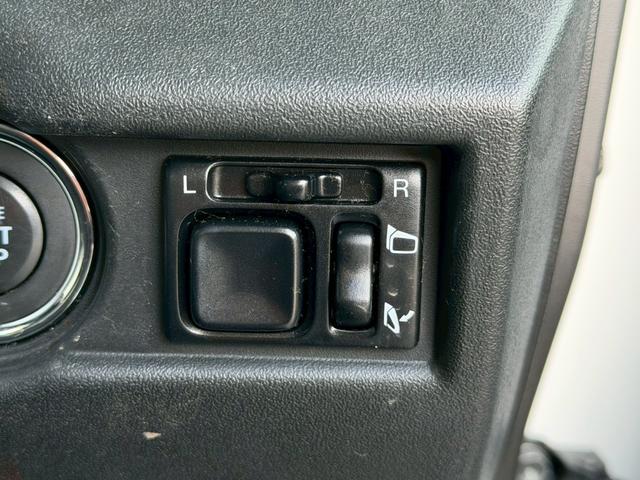 ジムニーシエラ ＪＣ　ナビ　バックモニター　ＴＶ　シートヒーター　背面タイヤ　セーフティサポート　クルーズコントロール　ＬＥＤヘッドランプ　オートライト　純正１５ＡＷ　プッシュスタート　純正シートカバー　禁煙車　バイザー（33枚目）