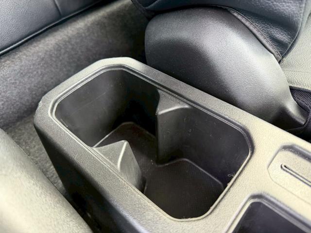 ジムニーシエラ ＪＣ　ナビ　バックモニター　ＴＶ　シートヒーター　背面タイヤ　セーフティサポート　クルーズコントロール　ＬＥＤヘッドランプ　オートライト　純正１５ＡＷ　プッシュスタート　純正シートカバー　禁煙車　バイザー（37枚目）