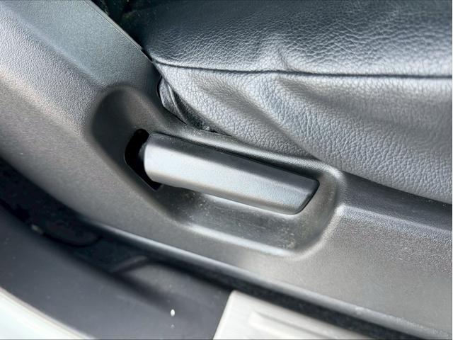 ジムニーシエラ ＪＣ　ナビ　バックモニター　ＴＶ　シートヒーター　背面タイヤ　セーフティサポート　クルーズコントロール　ＬＥＤヘッドランプ　オートライト　純正１５ＡＷ　プッシュスタート　純正シートカバー　禁煙車　バイザー（38枚目）