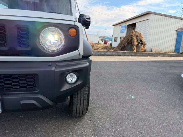 ジムニーシエラ ＪＣ　ナビ　バックモニター　ＴＶ　シートヒーター　背面タイヤ　セーフティサポート　クルーズコントロール　ＬＥＤヘッドランプ　オートライト　純正１５ＡＷ　プッシュスタート　純正シートカバー　禁煙車　バイザー（50枚目）