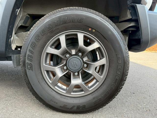 ジムニーシエラ ＪＣ　ナビ　バックモニター　ＴＶ　シートヒーター　背面タイヤ　セーフティサポート　クルーズコントロール　ＬＥＤヘッドランプ　オートライト　純正１５ＡＷ　プッシュスタート　純正シートカバー　禁煙車　バイザー（54枚目）