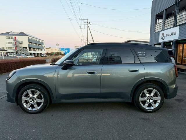 ＭＩＮＩ カントリーマンＤ　クラシック・トリム　純正ナビ　Ｍパッケージ（ｈａｒｍａｋａｒｄｏｎスピーカー／アクティブシート／メモリー付きパワーシート／インテリアカメラ／プライバシーガラス）　ブラインドスポットモニター　ルーフレール　純正１８ＡＷ（5枚目）