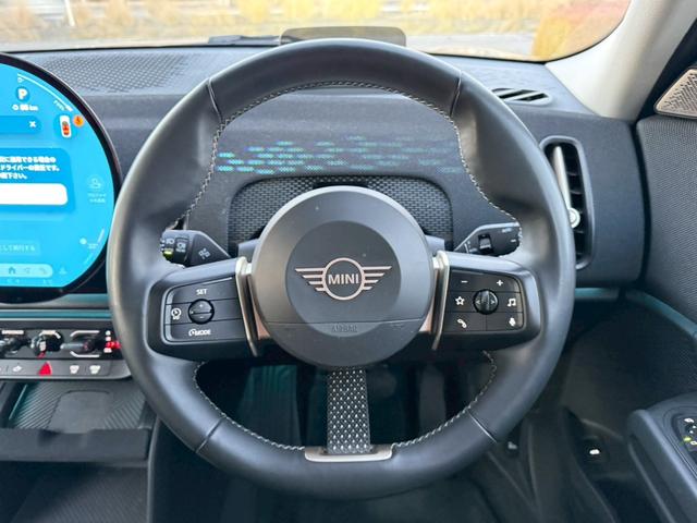 ＭＩＮＩ カントリーマンＤ　クラシック・トリム　純正ナビ　Ｍパッケージ（ｈａｒｍａｋａｒｄｏｎスピーカー／アクティブシート／メモリー付きパワーシート／インテリアカメラ／プライバシーガラス）　ブラインドスポットモニター　ルーフレール　純正１８ＡＷ（17枚目）