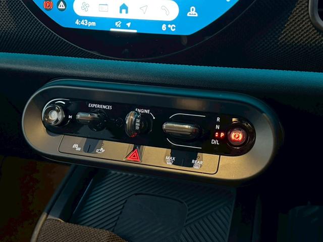 ＭＩＮＩ カントリーマンＤ　クラシック・トリム　純正ナビ　Ｍパッケージ（ｈａｒｍａｋａｒｄｏｎスピーカー／アクティブシート／メモリー付きパワーシート／インテリアカメラ／プライバシーガラス）　ブラインドスポットモニター　ルーフレール　純正１８ＡＷ（23枚目）