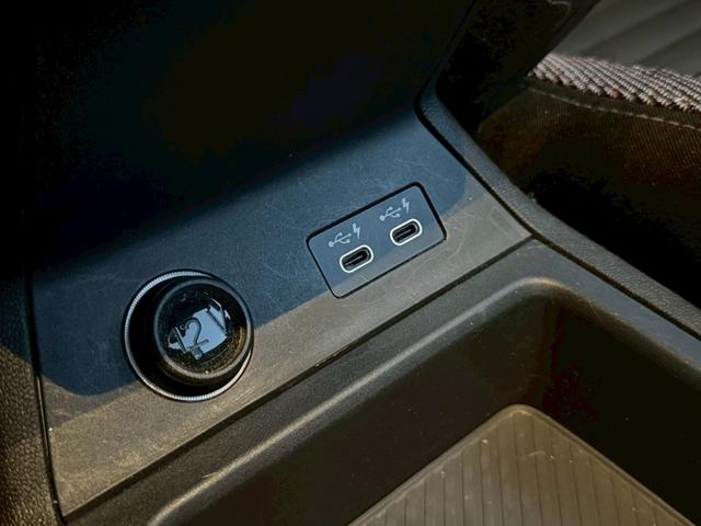 ＭＩＮＩ カントリーマンＤ　クラシック・トリム　純正ナビ　Ｍパッケージ（ｈａｒｍａｋａｒｄｏｎスピーカー／アクティブシート／メモリー付きパワーシート／インテリアカメラ／プライバシーガラス）　ブラインドスポットモニター　ルーフレール　純正１８ＡＷ（28枚目）