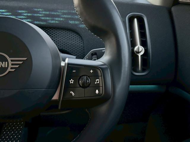 ＭＩＮＩ カントリーマンＤ　クラシック・トリム　純正ナビ　Ｍパッケージ（ｈａｒｍａｋａｒｄｏｎスピーカー／アクティブシート／メモリー付きパワーシート／インテリアカメラ／プライバシーガラス）　ブラインドスポットモニター　ルーフレール　純正１８ＡＷ（34枚目）