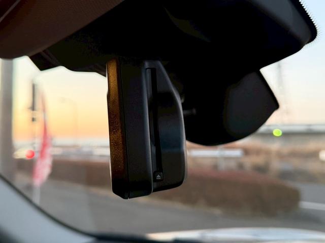 ＭＩＮＩ カントリーマンＤ　クラシック・トリム　純正ナビ　Ｍパッケージ（ｈａｒｍａｋａｒｄｏｎスピーカー／アクティブシート／メモリー付きパワーシート／インテリアカメラ／プライバシーガラス）　ブラインドスポットモニター　ルーフレール　純正１８ＡＷ（38枚目）