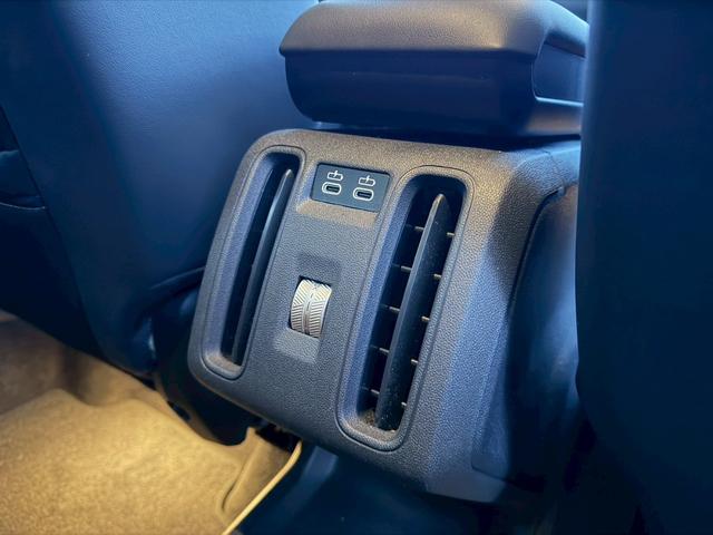 ＭＩＮＩ カントリーマンＤ　クラシック・トリム　純正ナビ　Ｍパッケージ（ｈａｒｍａｋａｒｄｏｎスピーカー／アクティブシート／メモリー付きパワーシート／インテリアカメラ／プライバシーガラス）　ブラインドスポットモニター　ルーフレール　純正１８ＡＷ（43枚目）