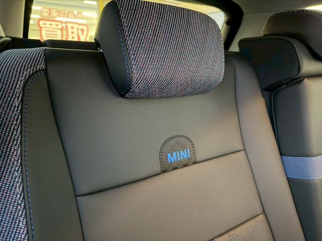 ＭＩＮＩ カントリーマンＤ　クラシック・トリム　純正ナビ　Ｍパッケージ（ｈａｒｍａｋａｒｄｏｎスピーカー／アクティブシート／メモリー付きパワーシート／インテリアカメラ／プライバシーガラス）　ブラインドスポットモニター　ルーフレール　純正１８ＡＷ（44枚目）