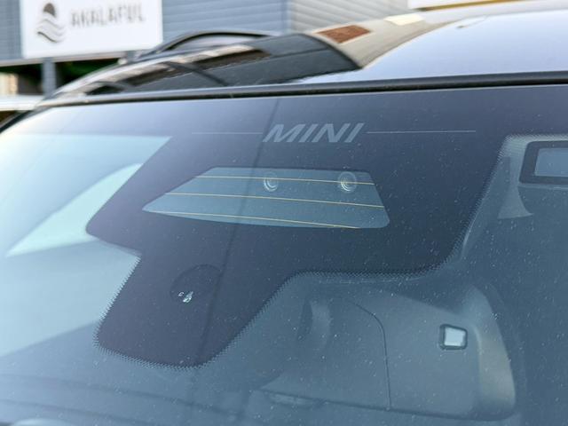 ＭＩＮＩ カントリーマンＤ　クラシック・トリム　純正ナビ　Ｍパッケージ（ｈａｒｍａｋａｒｄｏｎスピーカー／アクティブシート／メモリー付きパワーシート／インテリアカメラ／プライバシーガラス）　ブラインドスポットモニター　ルーフレール　純正１８ＡＷ（53枚目）