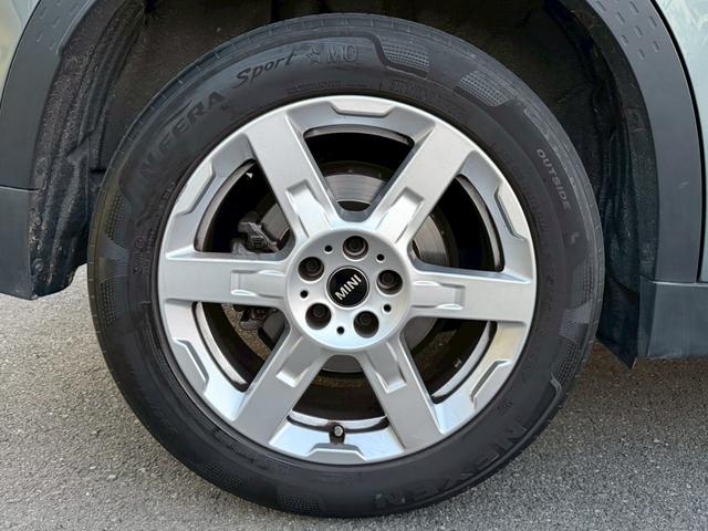 ＭＩＮＩ カントリーマンＤ　クラシック・トリム　純正ナビ　Ｍパッケージ（ｈａｒｍａｋａｒｄｏｎスピーカー／アクティブシート／メモリー付きパワーシート／インテリアカメラ／プライバシーガラス）　ブラインドスポットモニター　ルーフレール　純正１８ＡＷ（64枚目）