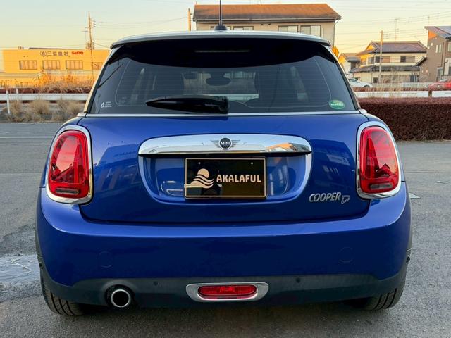 ＭＩＮＩ クーパーＤ　メーカーナビ　ＬＥＤライトパッケージ　パーキングアシストパッケージ　ペッパーパッケージ　バックモニター　ＥＴＣ　純正ＡＷ　ツートンルーフ　革巻きステアリングホイール　Ｂｌｕｅｔｏｏｔｈ　ドラレコ　禁煙（9枚目）