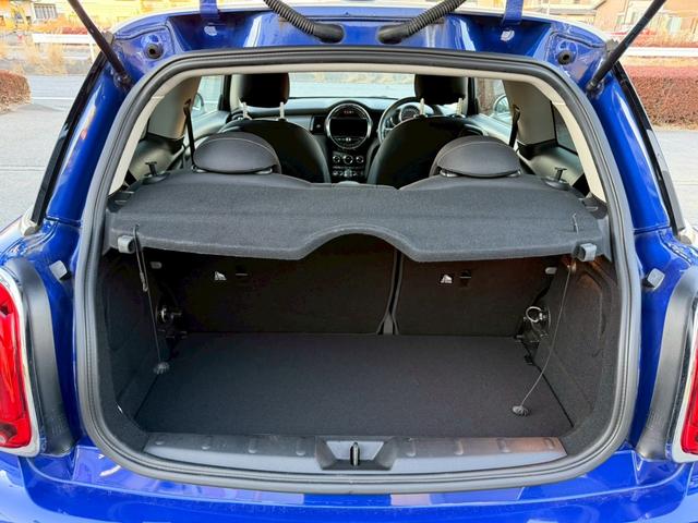 ＭＩＮＩ クーパーＤ　メーカーナビ　ＬＥＤライトパッケージ　パーキングアシストパッケージ　ペッパーパッケージ　バックモニター　ＥＴＣ　純正ＡＷ　ツートンルーフ　革巻きステアリングホイール　Ｂｌｕｅｔｏｏｔｈ　ドラレコ　禁煙（15枚目）