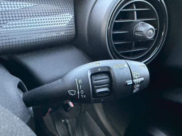 ＭＩＮＩ クーパーＤ　メーカーナビ　ＬＥＤライトパッケージ　パーキングアシストパッケージ　ペッパーパッケージ　バックモニター　ＥＴＣ　純正ＡＷ　ツートンルーフ　革巻きステアリングホイール　Ｂｌｕｅｔｏｏｔｈ　ドラレコ　禁煙（36枚目）