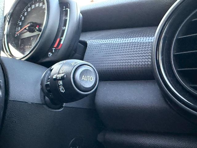 ＭＩＮＩ クーパーＤ　メーカーナビ　ＬＥＤライトパッケージ　パーキングアシストパッケージ　ペッパーパッケージ　バックモニター　ＥＴＣ　純正ＡＷ　ツートンルーフ　革巻きステアリングホイール　Ｂｌｕｅｔｏｏｔｈ　ドラレコ　禁煙（38枚目）