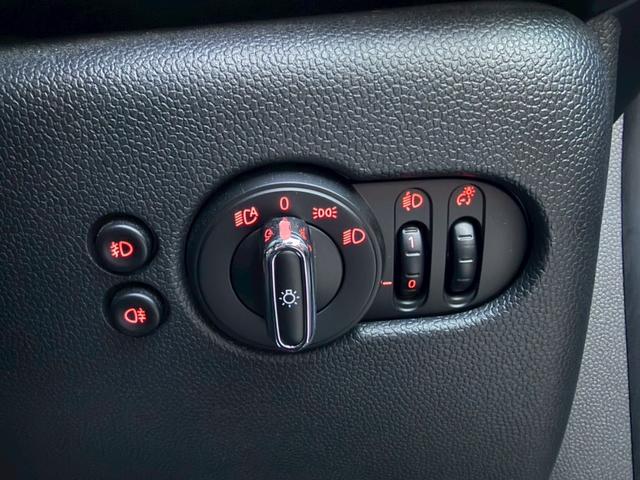 ＭＩＮＩ クーパーＤ　メーカーナビ　ＬＥＤライトパッケージ　パーキングアシストパッケージ　ペッパーパッケージ　バックモニター　ＥＴＣ　純正ＡＷ　ツートンルーフ　革巻きステアリングホイール　Ｂｌｕｅｔｏｏｔｈ　ドラレコ　禁煙（39枚目）