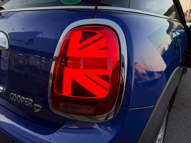 ＭＩＮＩ クーパーＤ　メーカーナビ　ＬＥＤライトパッケージ　パーキングアシストパッケージ　ペッパーパッケージ　バックモニター　ＥＴＣ　純正ＡＷ　ツートンルーフ　革巻きステアリングホイール　Ｂｌｕｅｔｏｏｔｈ　ドラレコ　禁煙（56枚目）