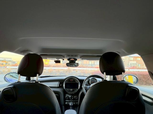 ＭＩＮＩ クーパーＤ　メーカーナビ　ＬＥＤライトパッケージ　パーキングアシストパッケージ　ペッパーパッケージ　バックモニター　ＥＴＣ　純正ＡＷ　ツートンルーフ　革巻きステアリングホイール　Ｂｌｕｅｔｏｏｔｈ　ドラレコ　禁煙（57枚目）