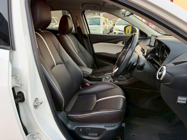 ＣＸ－３ ２０Ｓ　エクスクルーシブモッズ　純正ナビ　バックモニター　レザーシート　ＣＤ／ＤＶＤ／地デジＴＶ　アドバンストスマートシティブレーキ　レーダークルーズコントロール　ブラインドスポットモニター　アダプティブＬＥＤヘッドランプ　ＨＵＤ（10枚目）