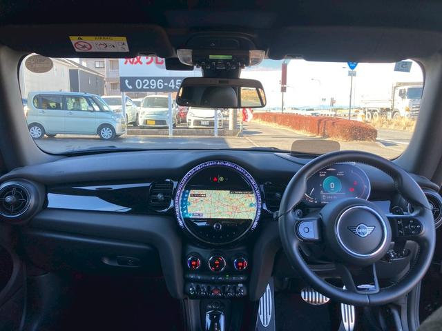 ＭＩＮＩ ジョンクーパーワークス　コンバーチブル　ＪＣＷトリム　メーカーナビ　ジョンクーパーワークストリム（グレーアクセント入黒レザーシート／アダプティブサスペンション／ピアノブラックエクステリア）　ユニオンジャック柄ソフトマップ　クルコン　バックモニター　禁煙車（16枚目）